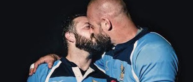 Arriva dal rugby il primo storico bacio tra gay su un magazine italiano
