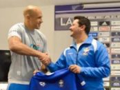 parisse-riceve-la-maglia-da-ippoliti-medium